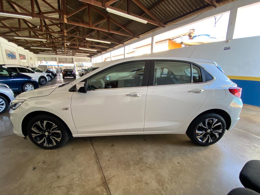 CHEVROLET Onix Hatch - Foto