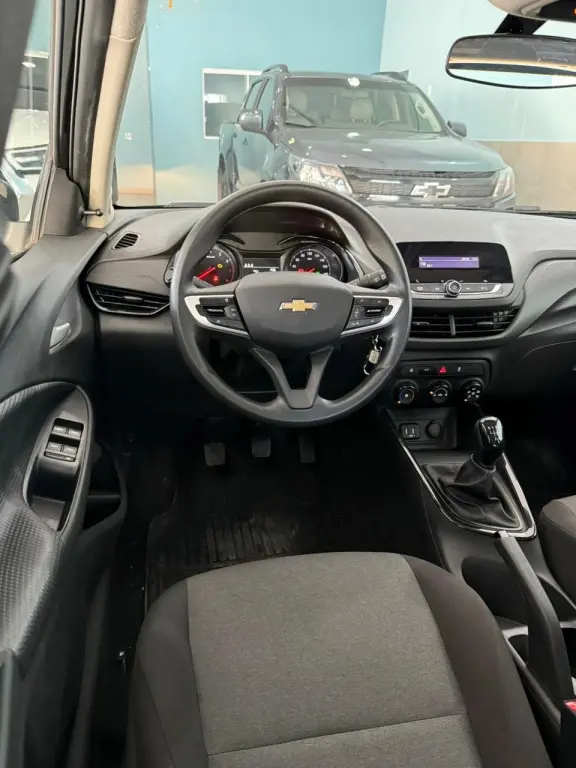 CHEVROLET Onix Hatch - Foto