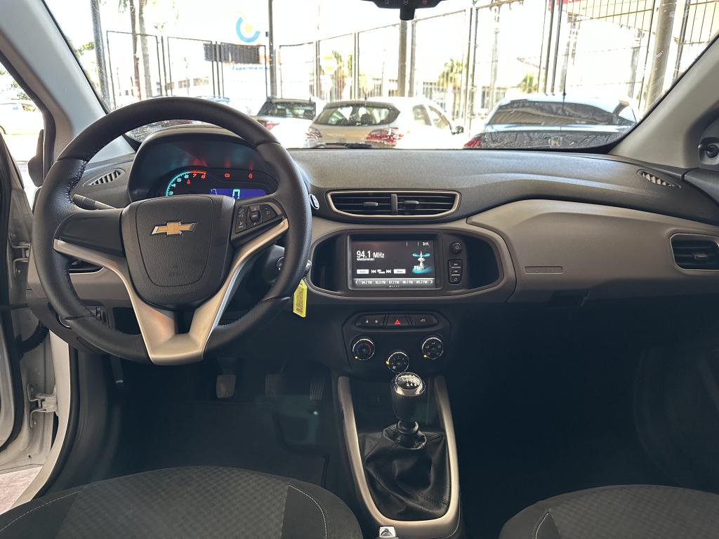 CHEVROLET Onix Hatch - Foto