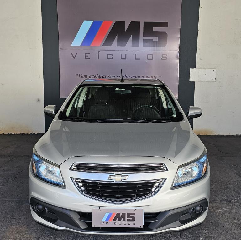 CHEVROLET Onix Hatch - Foto