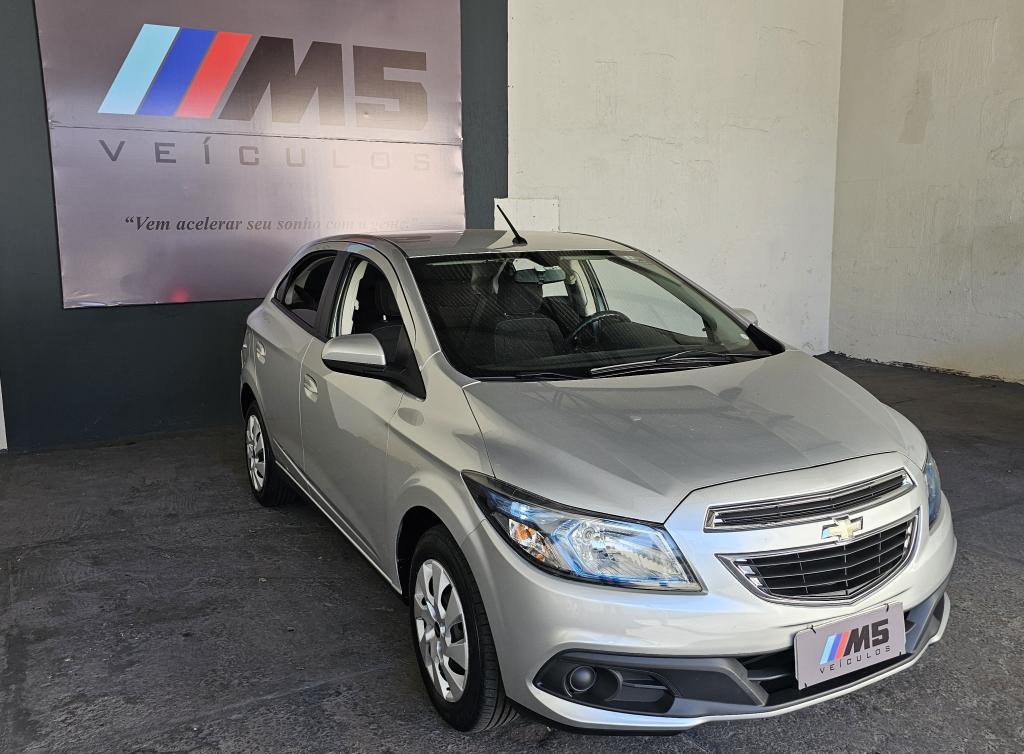 CHEVROLET Onix Hatch - Foto