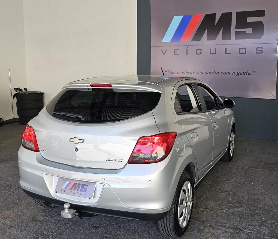 CHEVROLET Onix Hatch - Foto