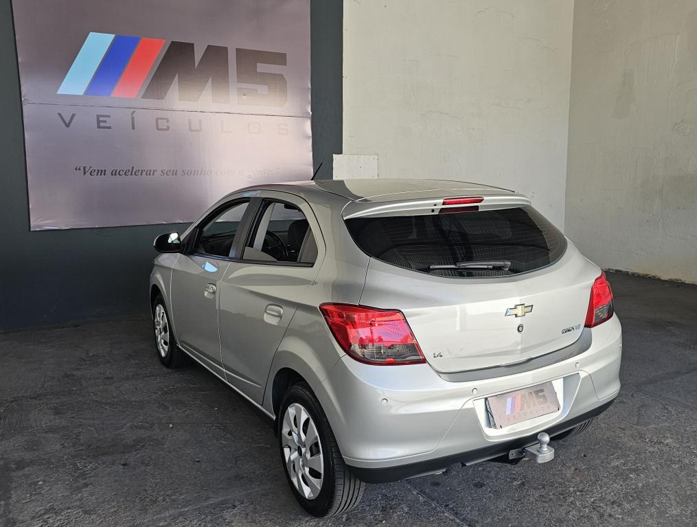 CHEVROLET Onix Hatch - Foto