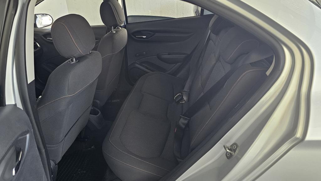 CHEVROLET Onix Hatch - Foto
