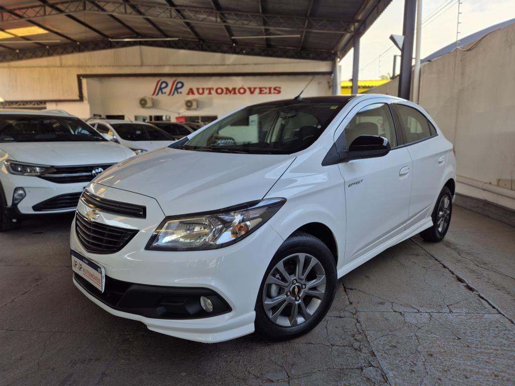 CHEVROLET Onix Hatch - Foto