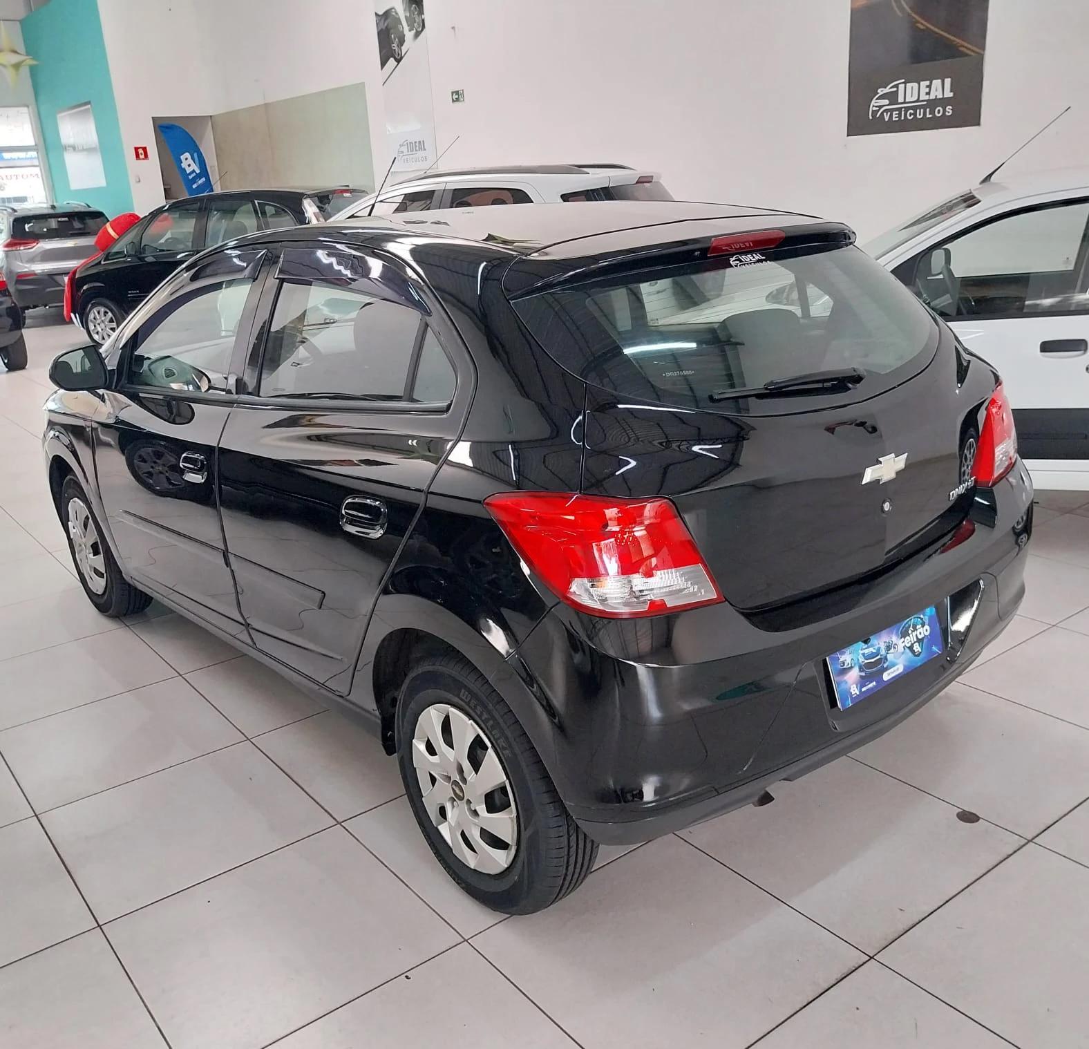CHEVROLET Onix Hatch - Foto