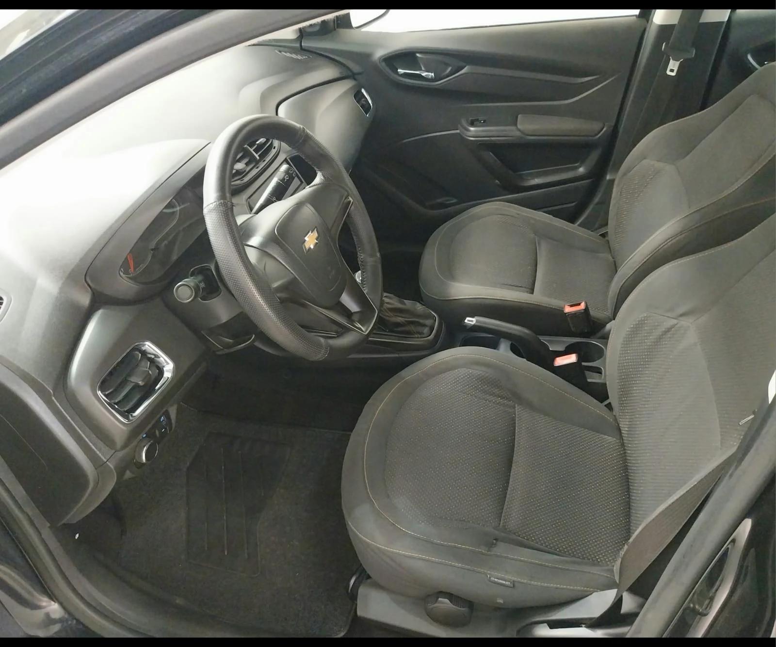 CHEVROLET Onix Hatch - Foto