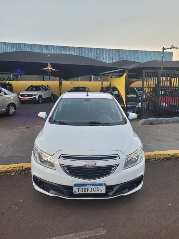 CHEVROLET Onix Hatch - Foto