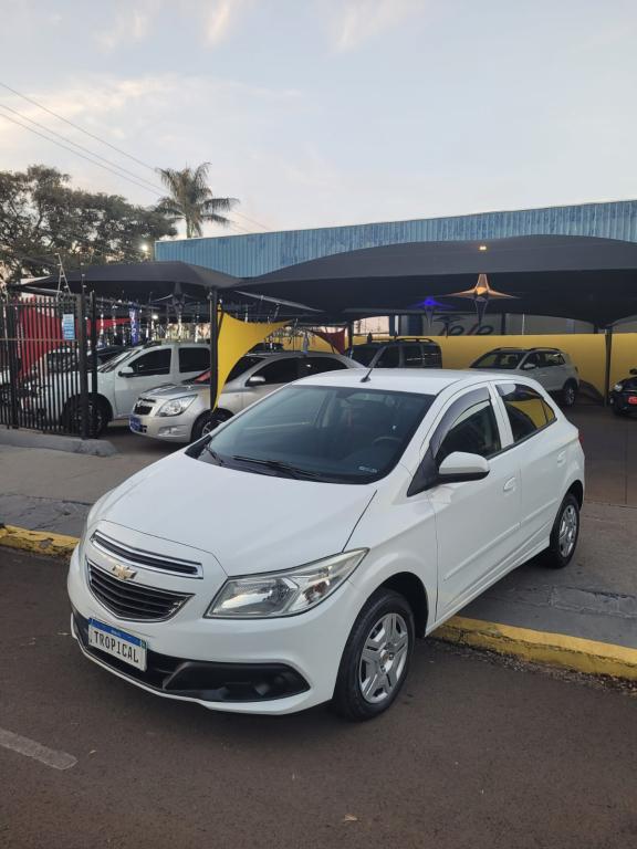 CHEVROLET Onix Hatch - Foto