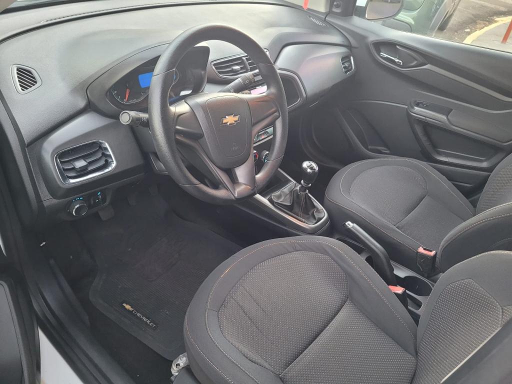 CHEVROLET Onix Hatch - Foto