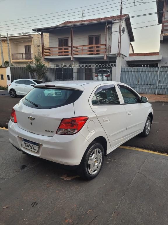CHEVROLET Onix Hatch - Foto