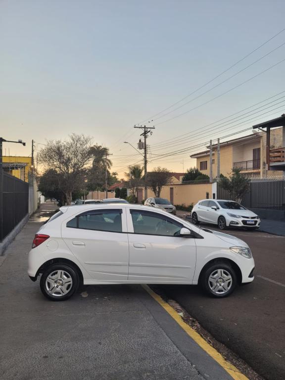 CHEVROLET Onix Hatch - Foto