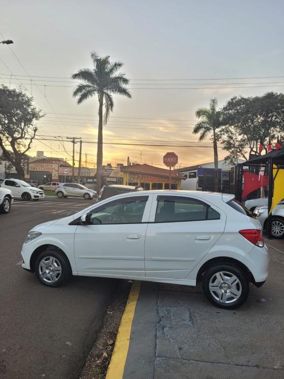CHEVROLET Onix Hatch - Foto