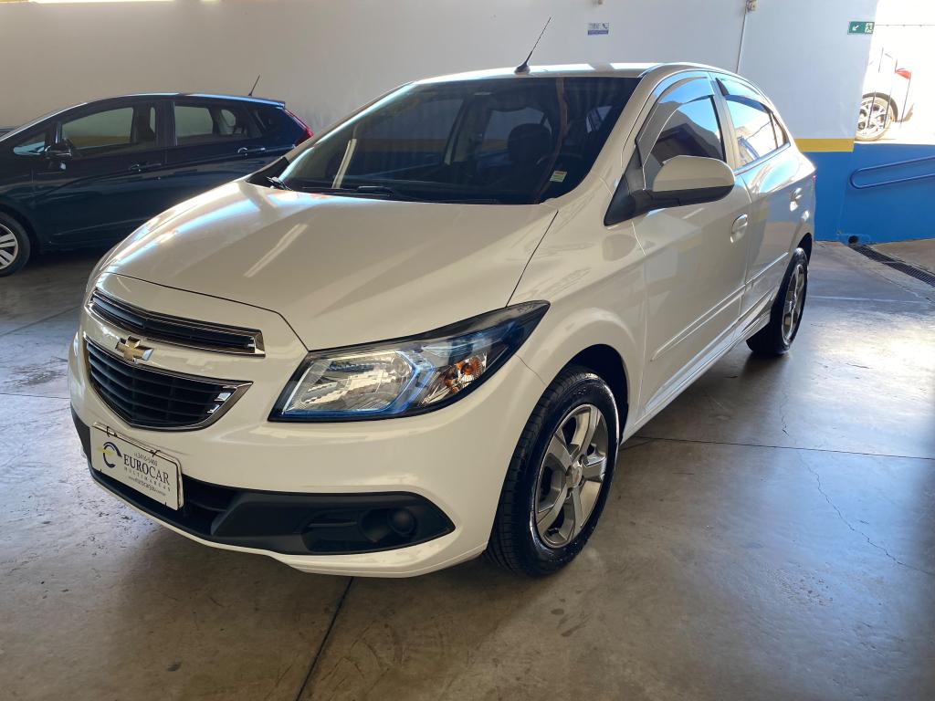 CHEVROLET Onix Hatch - Foto