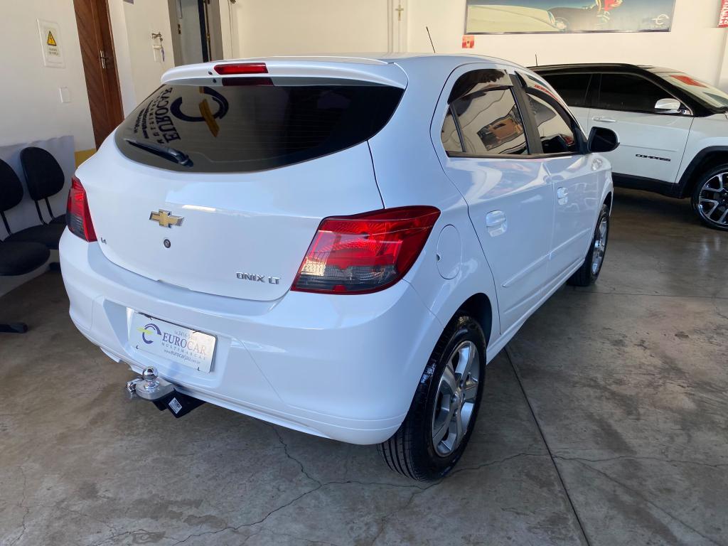 CHEVROLET Onix Hatch - Foto