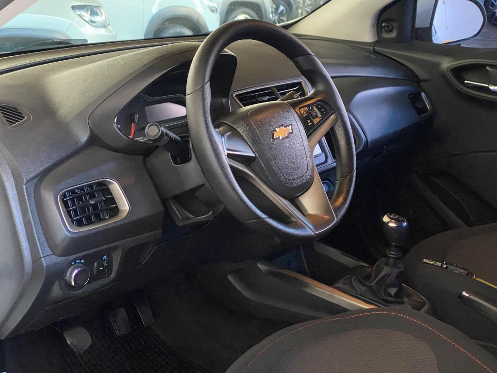 CHEVROLET Onix Hatch - Foto