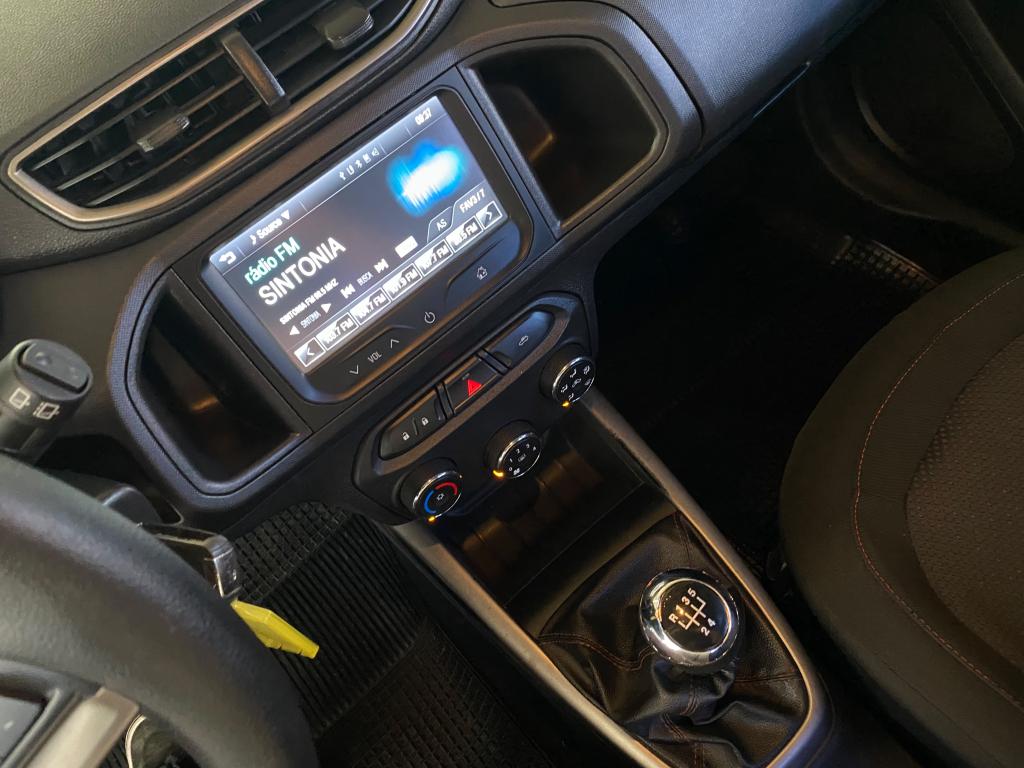 CHEVROLET Onix Hatch - Foto