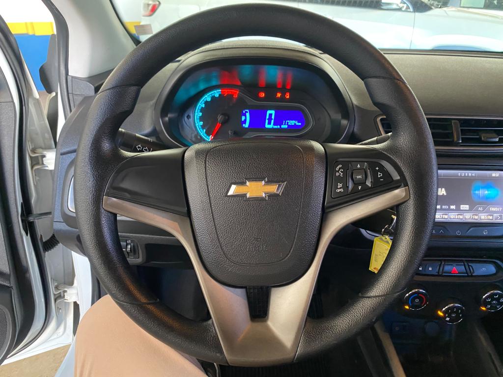 CHEVROLET Onix Hatch - Foto