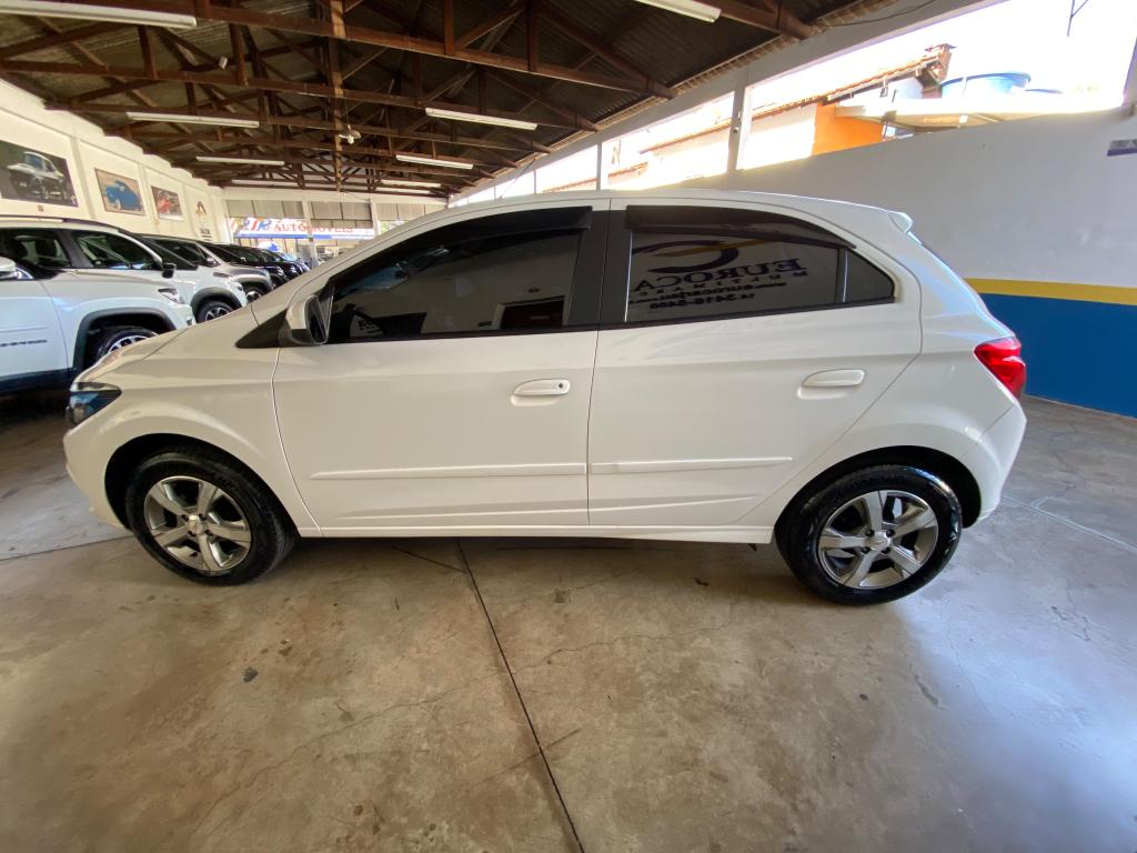 CHEVROLET Onix Hatch - Foto