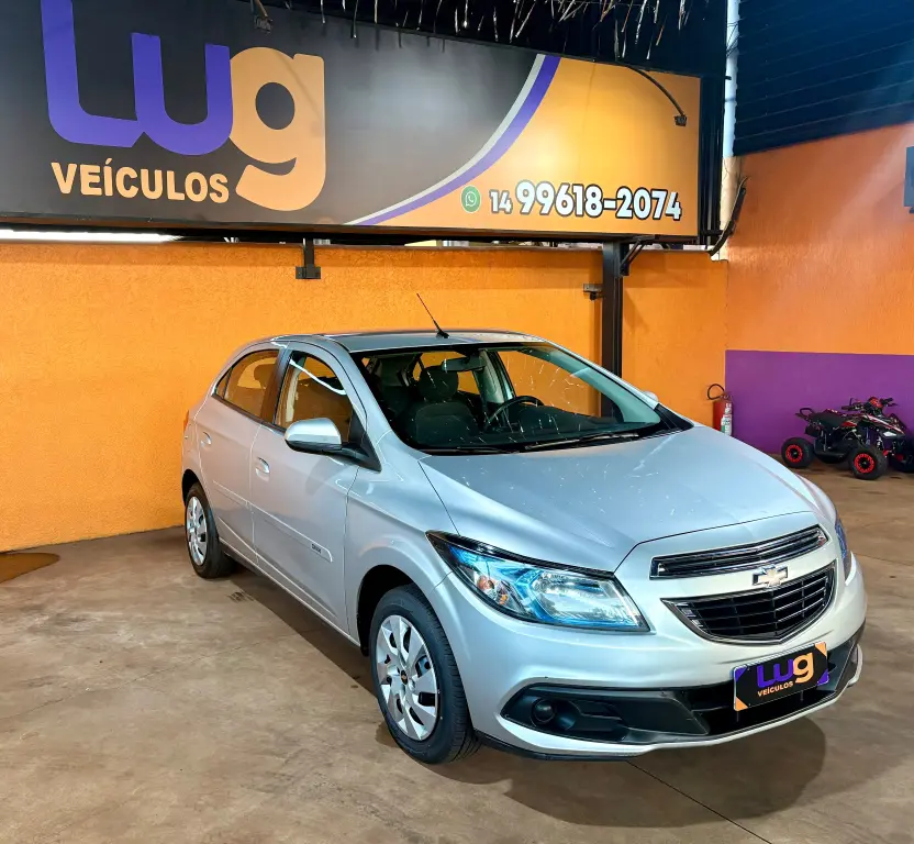 CHEVROLET Onix Hatch - Foto