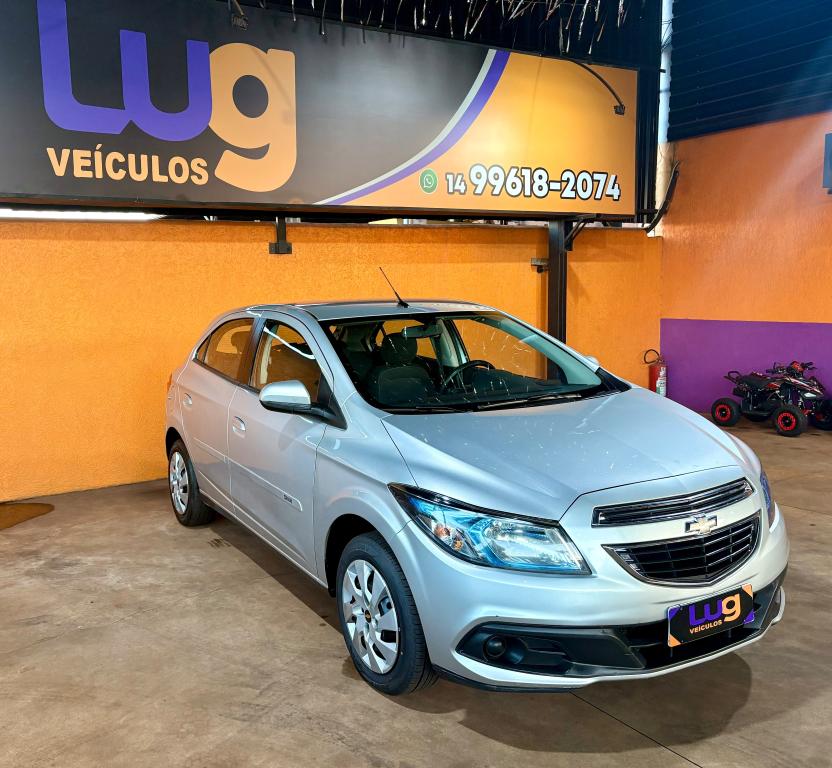 CHEVROLET Onix Hatch - Foto