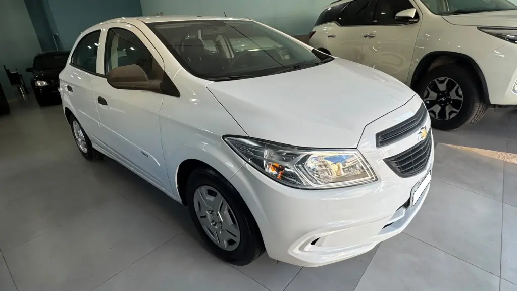 CHEVROLET Onix Hatch - Foto