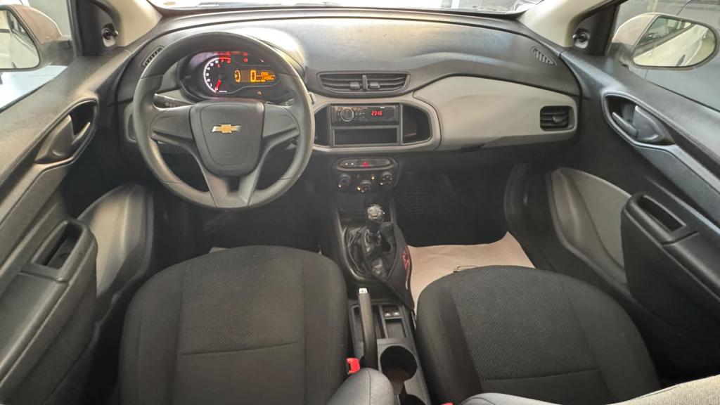 CHEVROLET Onix Hatch - Foto