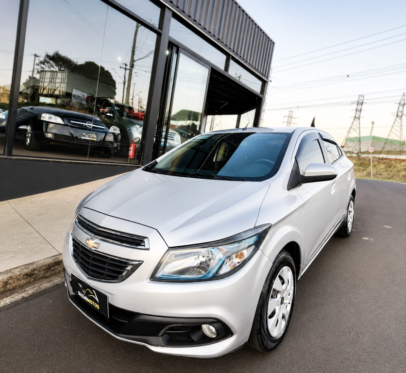CHEVROLET Onix Hatch - Foto