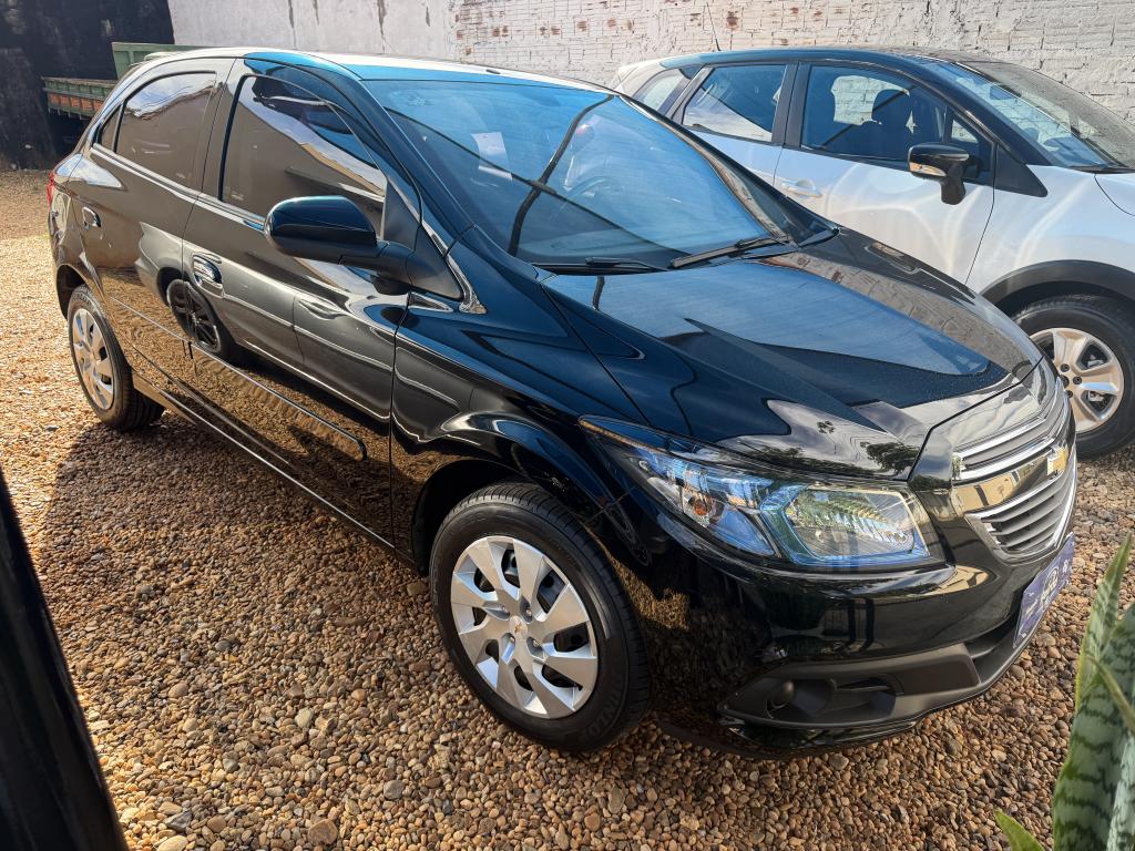 CHEVROLET Onix Hatch - Foto