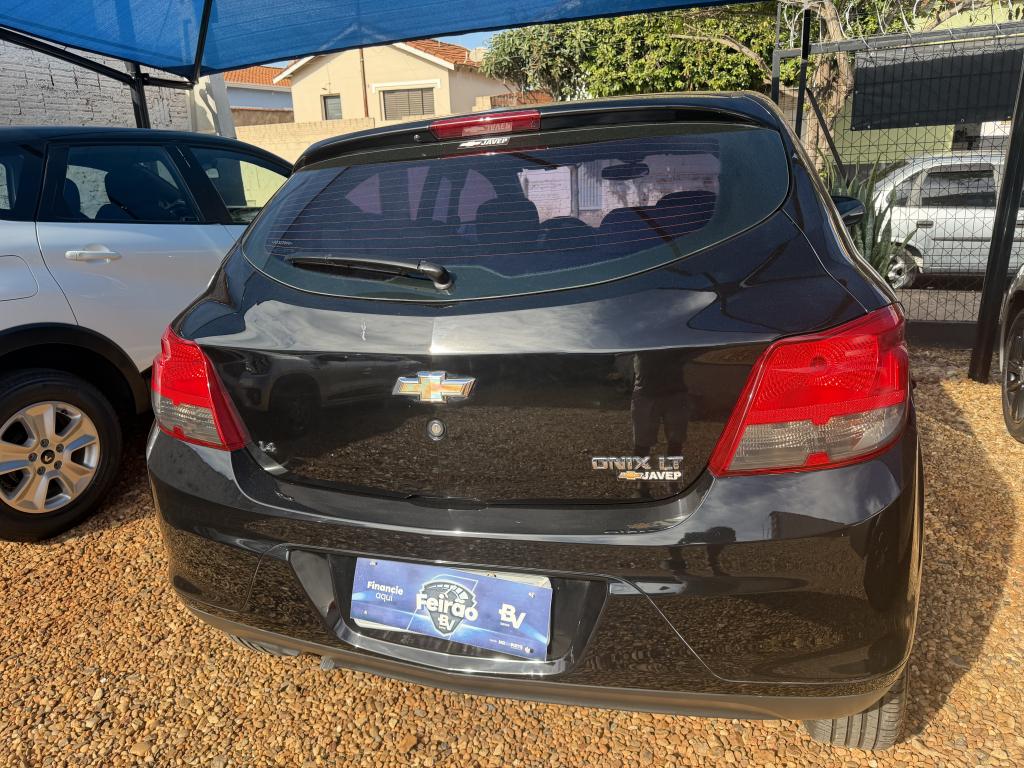 CHEVROLET Onix Hatch - Foto