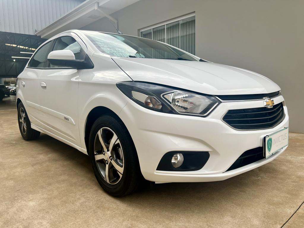 CHEVROLET Onix Hatch - Foto