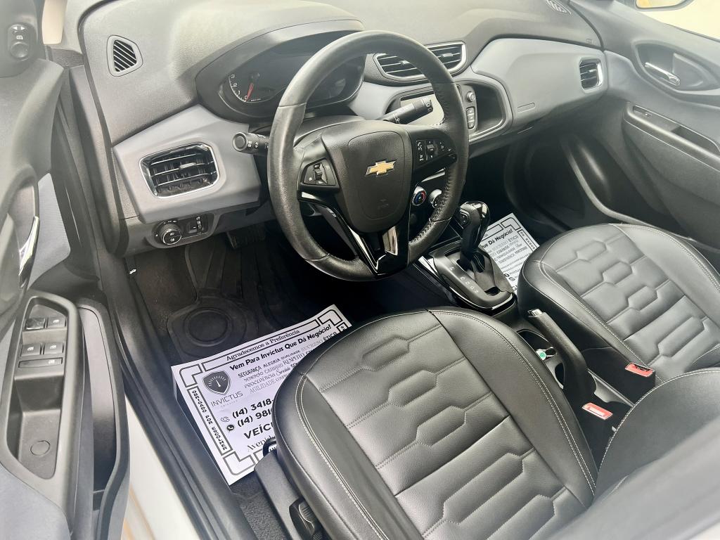CHEVROLET Onix Hatch - Foto