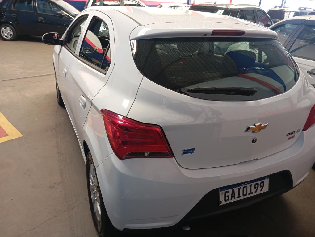 CHEVROLET Onix Hatch - Foto