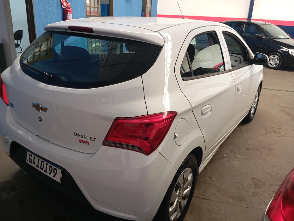 CHEVROLET Onix Hatch - Foto