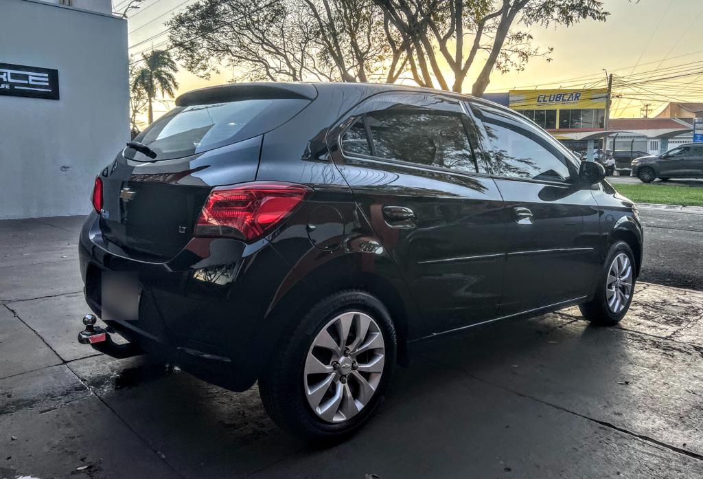 CHEVROLET Onix Hatch - Foto