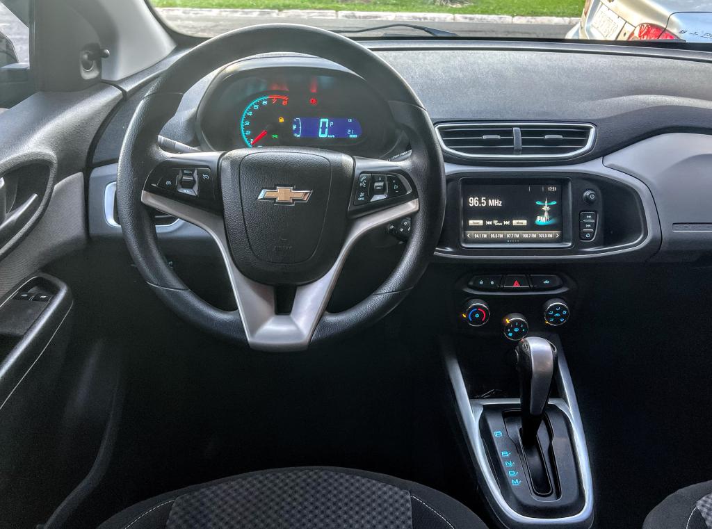CHEVROLET Onix Hatch - Foto