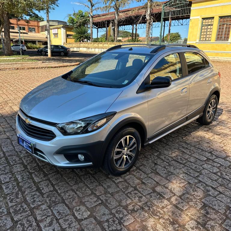 CHEVROLET Onix Hatch - Foto