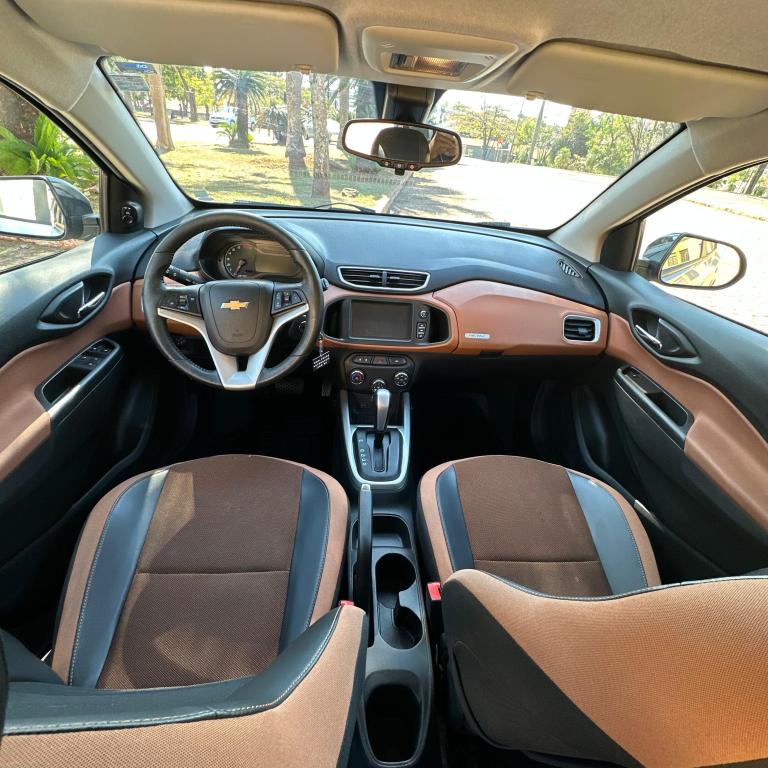 CHEVROLET Onix Hatch - Foto