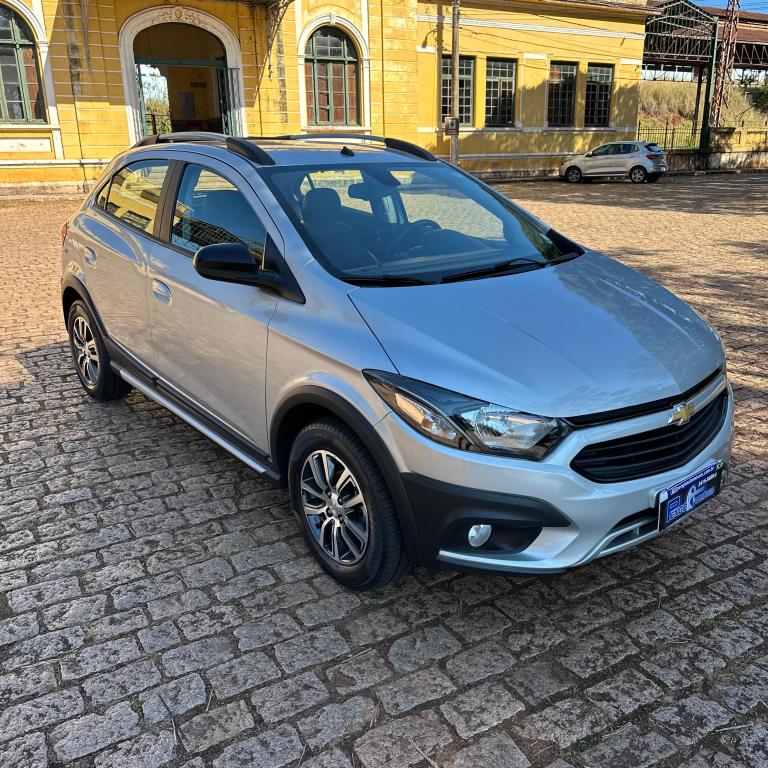 CHEVROLET Onix Hatch - Foto