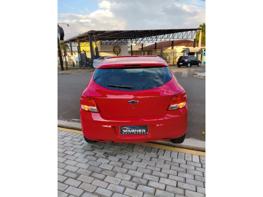 CHEVROLET Onix Hatch - Foto