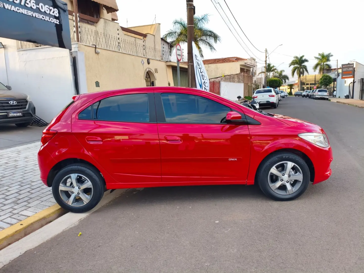 CHEVROLET Onix Hatch - Foto
