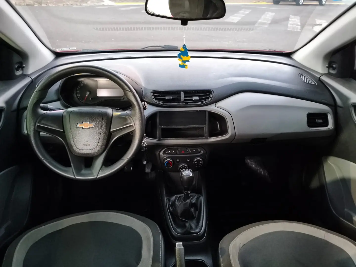 CHEVROLET Onix Hatch - Foto