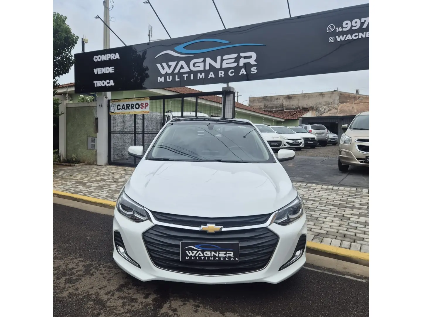 CHEVROLET Onix Hatch - Foto