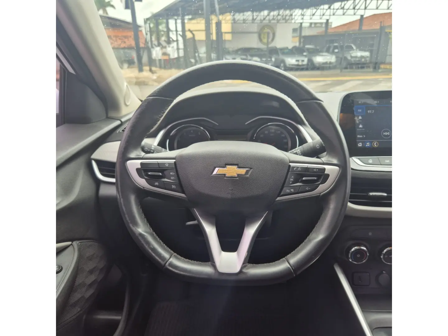 CHEVROLET Onix Hatch - Foto