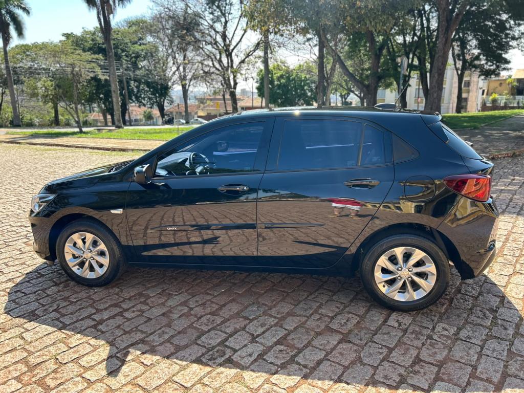 CHEVROLET Onix Hatch - Foto