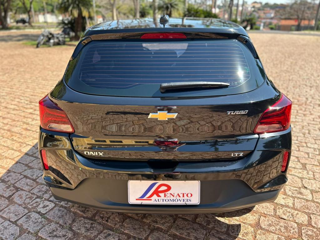CHEVROLET Onix Hatch - Foto