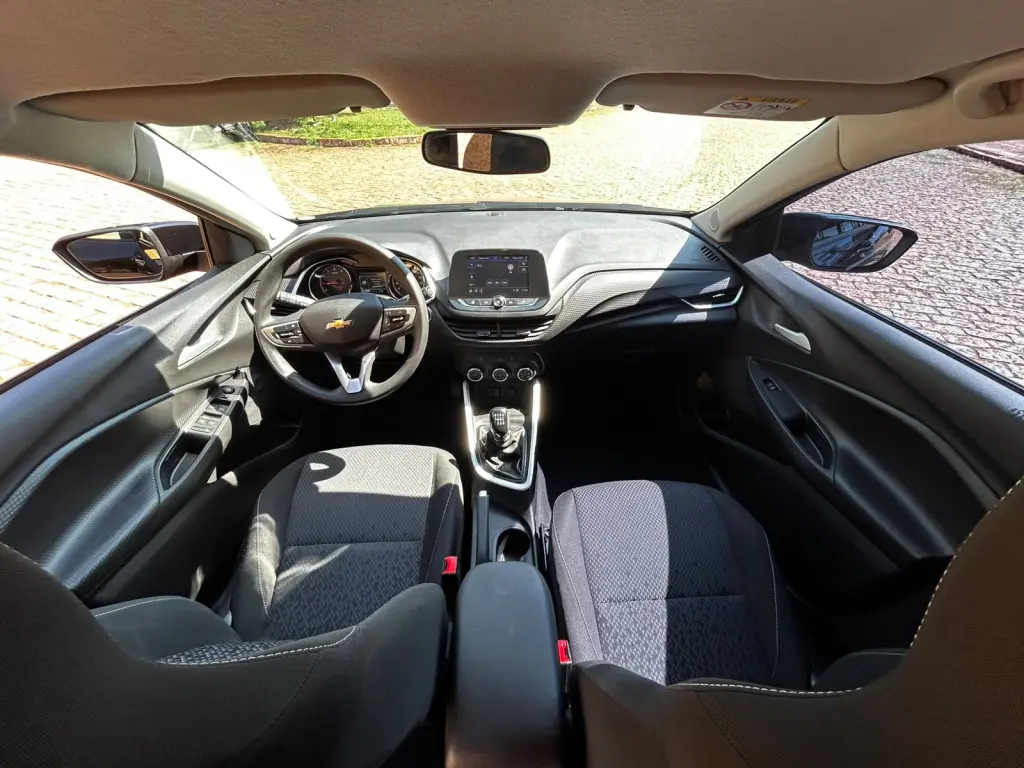 CHEVROLET Onix Hatch - Foto