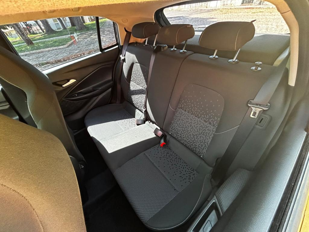 CHEVROLET Onix Hatch - Foto