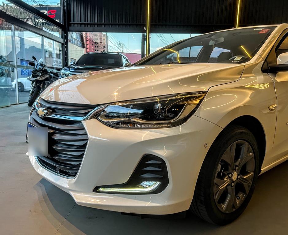 CHEVROLET Onix Hatch - Foto