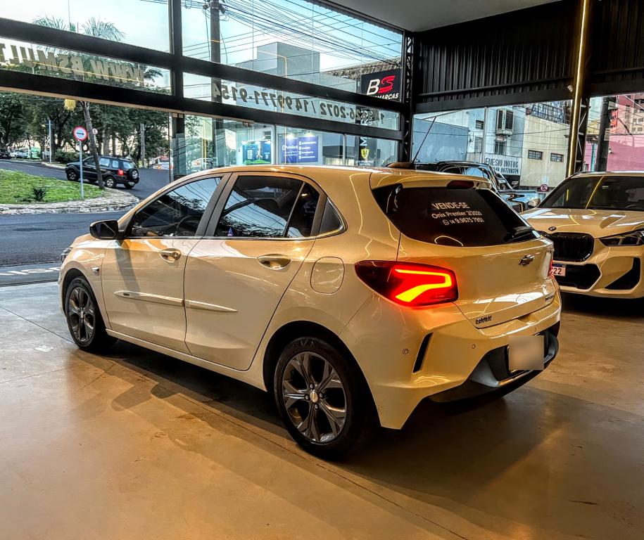 CHEVROLET Onix Hatch - Foto